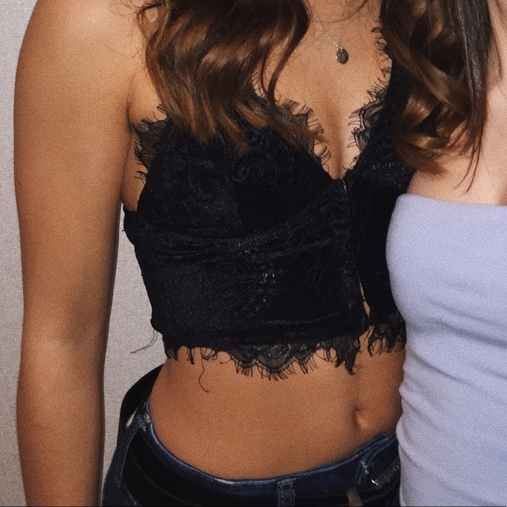 Boohoo lace crop top size US 2